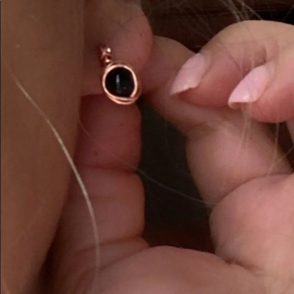 8mm BLACK ONYX AND COPPER DAINTY STUD EARRINGS - Picture 1 of 7